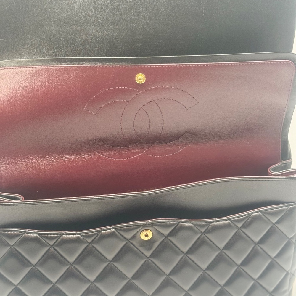 SOLD
Chanel Classic Maxi Double Flap Shoulder Bag (2012) - Picture 9 of 15